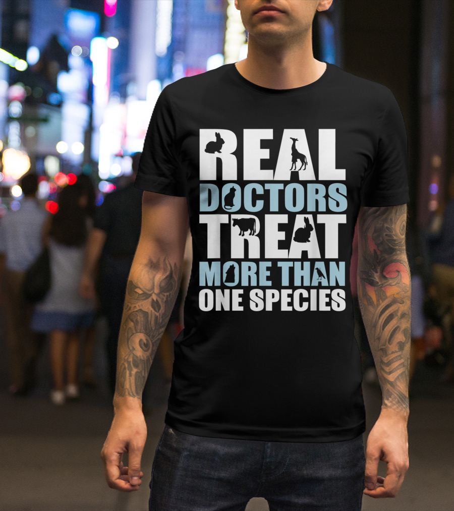 Real Doctors Treat More Than One Species Giraffe Cat Cow T-Shirt