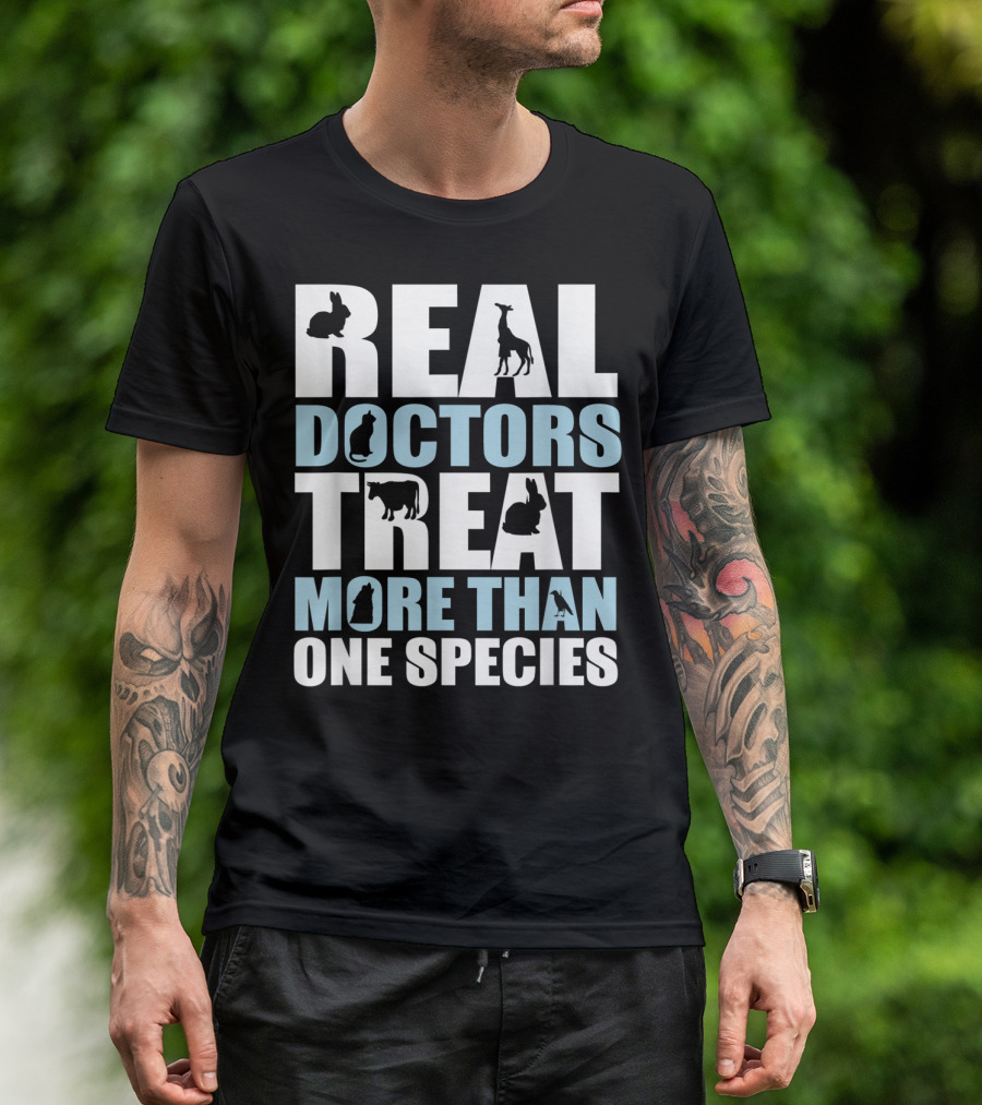 Real Doctors Treat More Than One Species Giraffe Cat Cow T-Shirt
