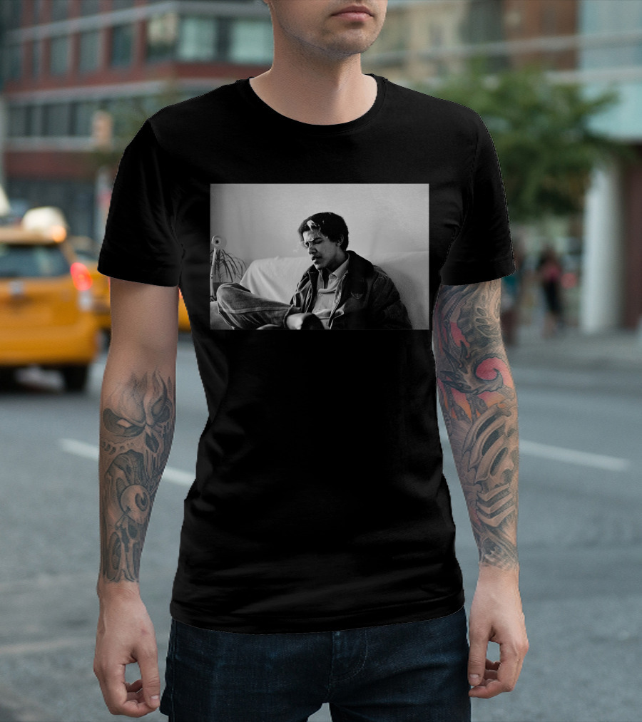 Vintage College Obama Black And White Photo Smoking Relaxed Mood T-Shirt