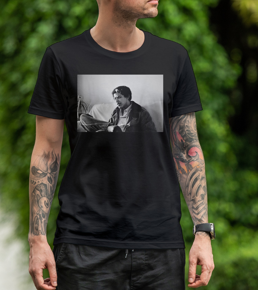 Vintage College Obama Black And White Photo Smoking Relaxed Mood T-Shirt