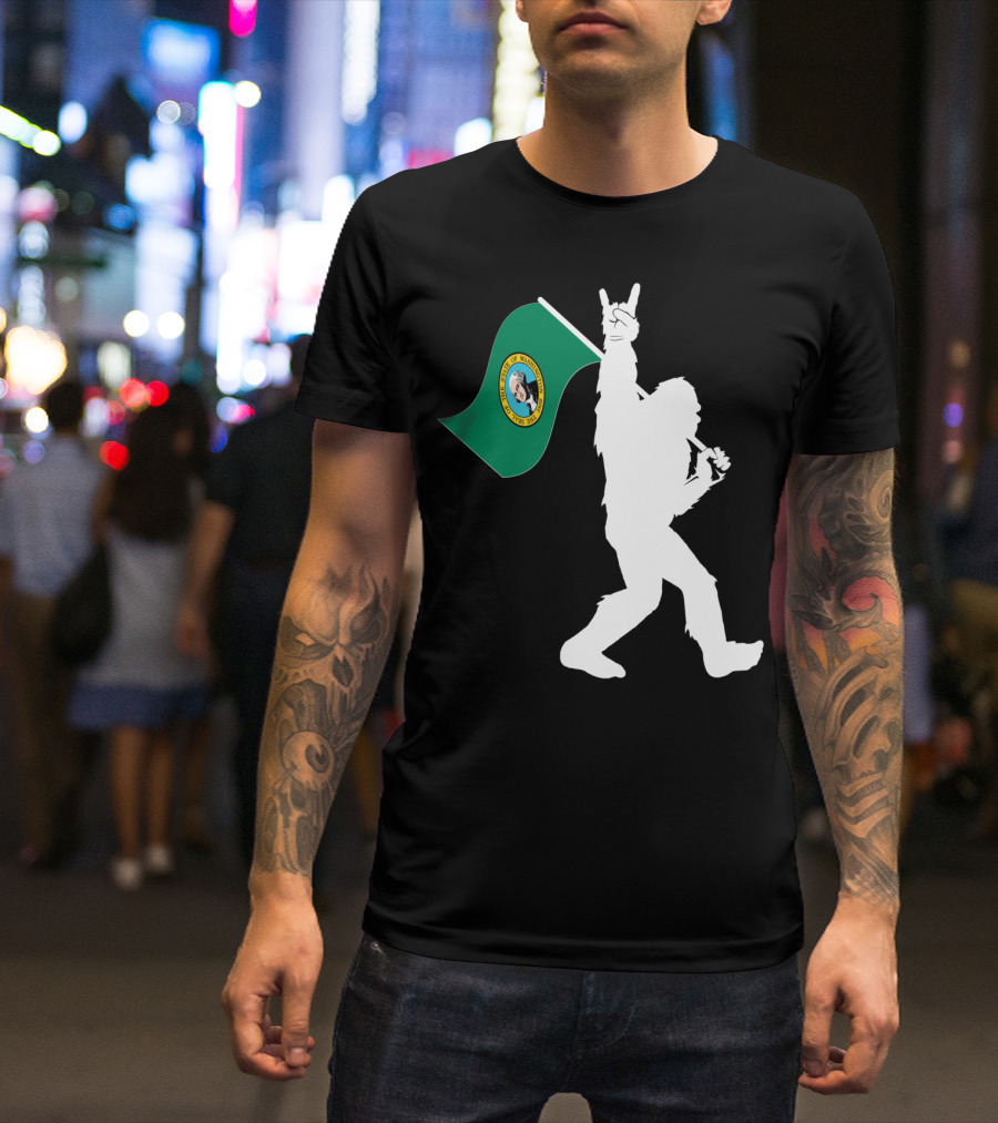 Bigfoot Holding Washington State Flag Rock And Roll Gesture T-Shirt