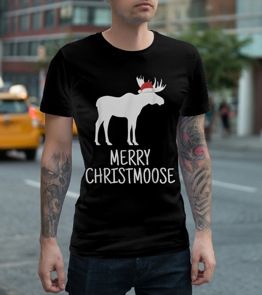 Merry Christmoose Funny Pun Animal Holiday Moose with Santa Hat T-Shirt