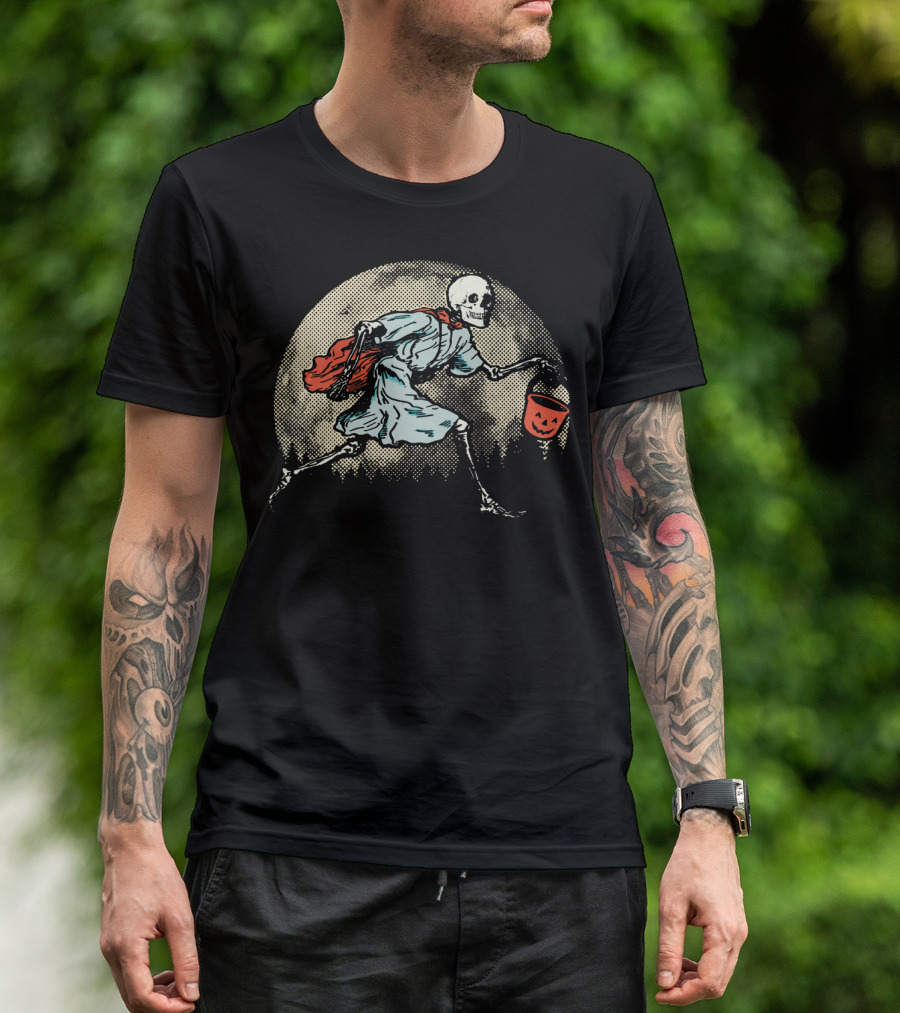 Death Trick Or Treating Vintage Skeleton Halloween Moon T-Shirt
