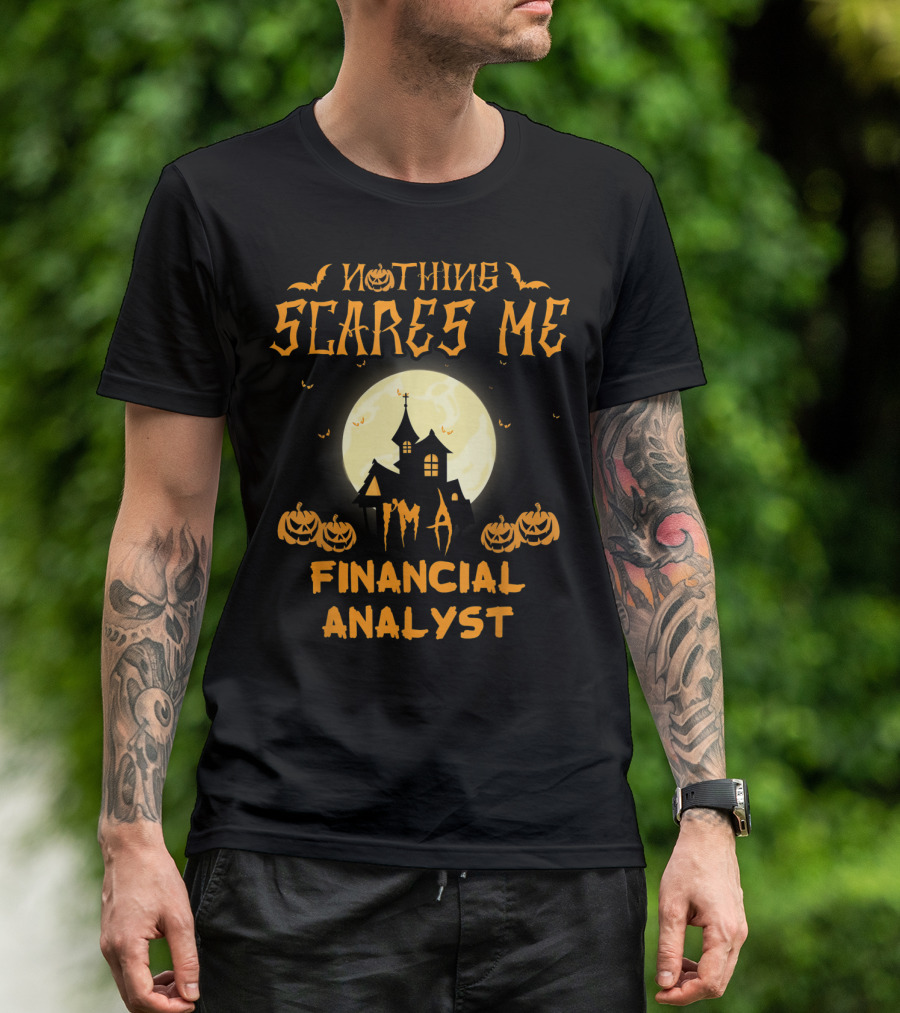 Nothing Scares Me I'm A Financial Analyst Halloween Moon And Pumpkins T-Shirt
