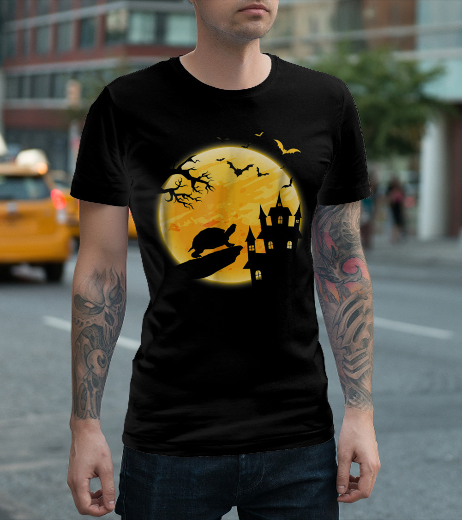 Funny Turtle Moon Halloween Scene With Bats And Spooky Castle T-Shirt