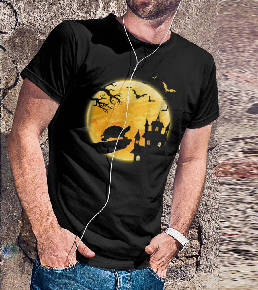 Funny Turtle Moon Halloween Scene With Bats And Spooky Castle T-Shirt
