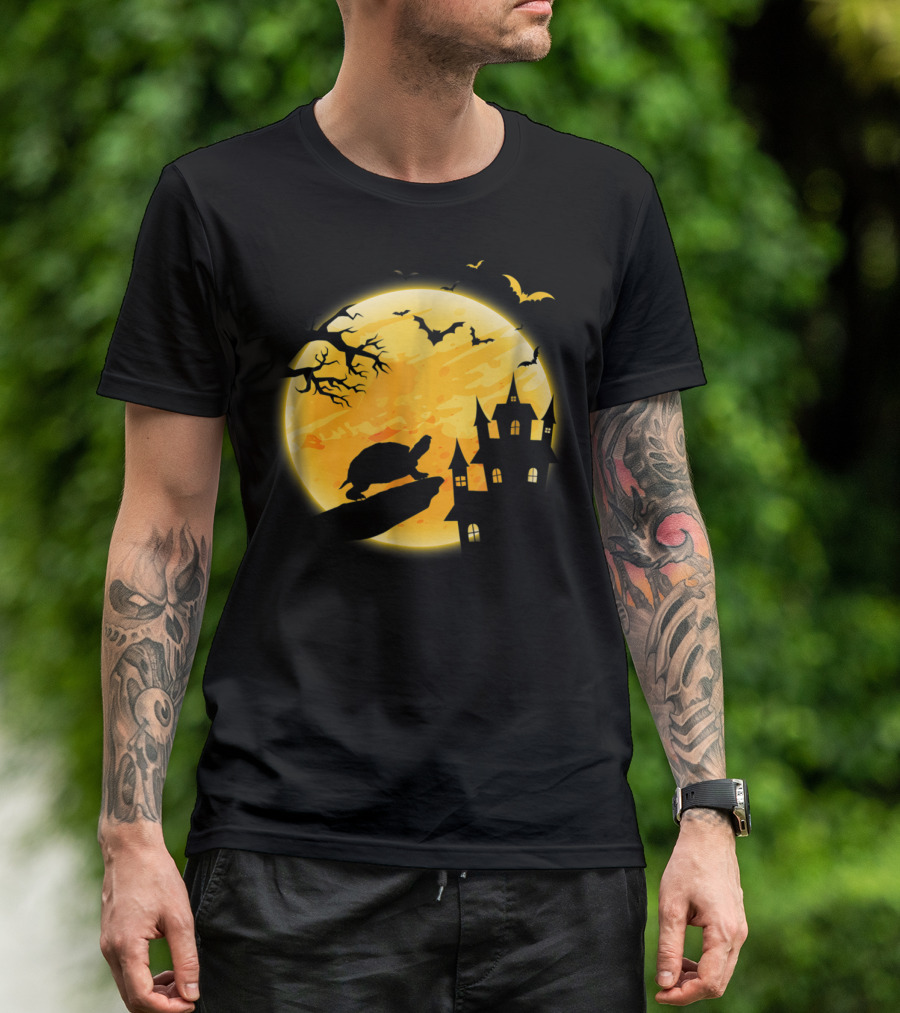 Funny Turtle Moon Halloween Scene With Bats And Spooky Castle T-Shirt
