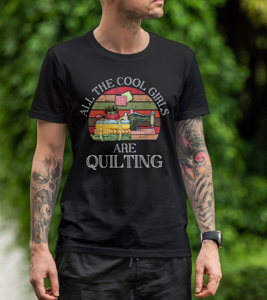 All The Cool Girls Are Quilting Sewing Machine And Quilts T-Shirt