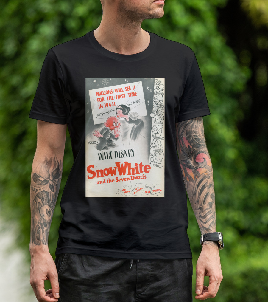Walt Disney Snow White And The Seven Dwarfs 1944 Dopey Happy Sleepy Bashful Grumpy Sneezy Doc T-Shirt