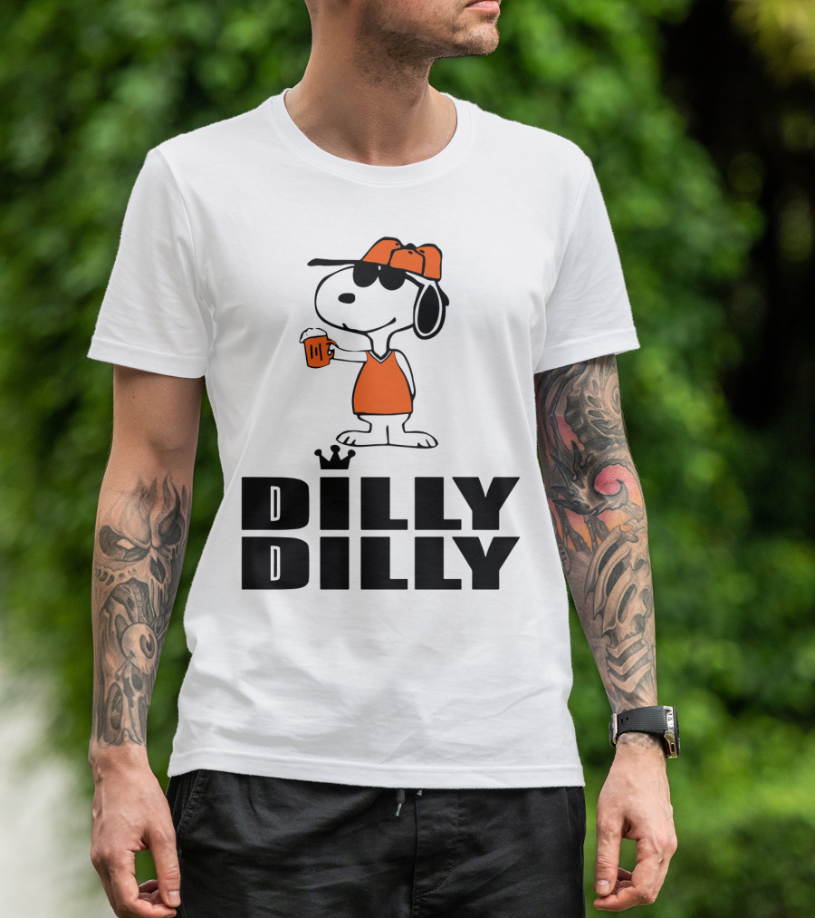 Dilly Dilly Funny Snoopy The Peanuts Movie Beer Hat And Glass T-Shirt