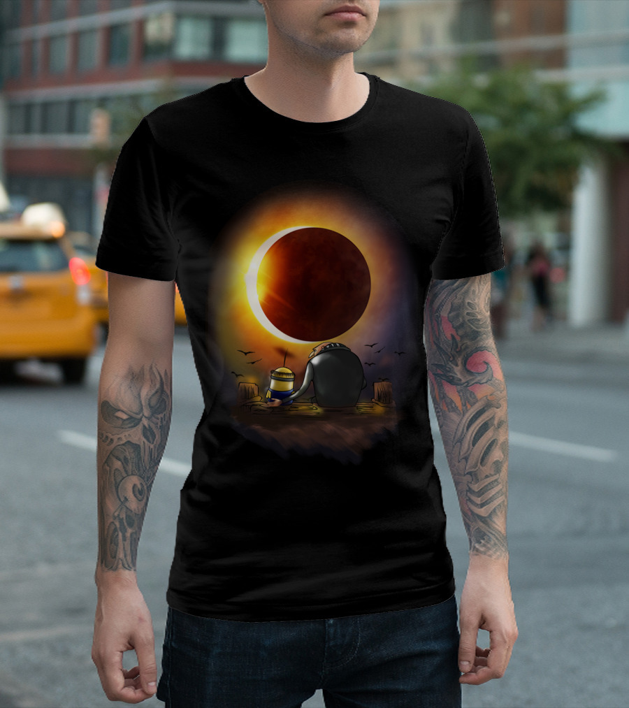 Gru and Kevin Watching Solar Eclipse Minions Despicable Me T-Shirt