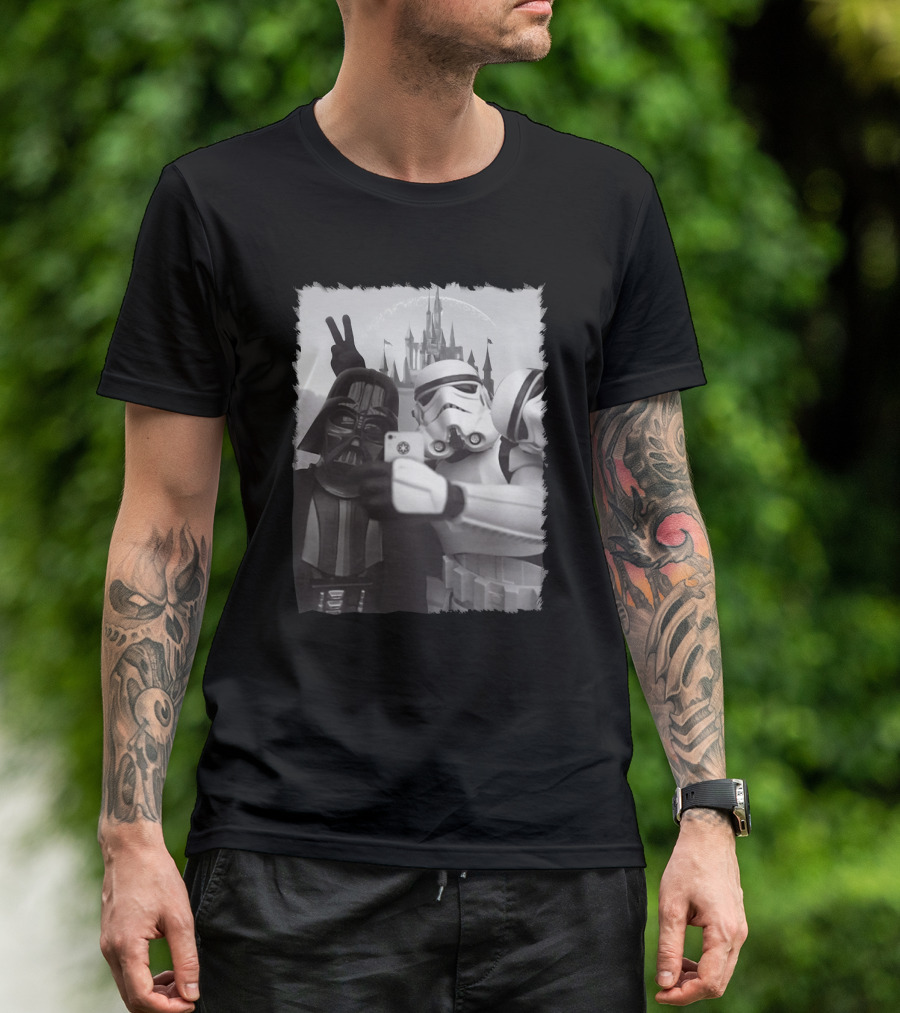 Selfie In Disneyworld Darth Vader Star Wars Stormtrooper Peace Sign Castle T-Shirt
