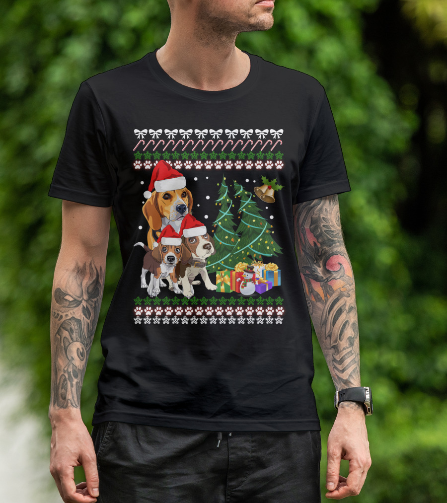 Santa Hat Beagles Christmas Tree And Gifts T-Shirt
