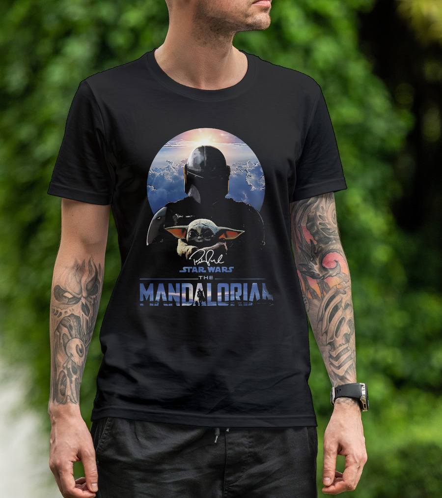 Star Wars The Mandalorian Mando And Grogu Signature Sky Background T-Shirt