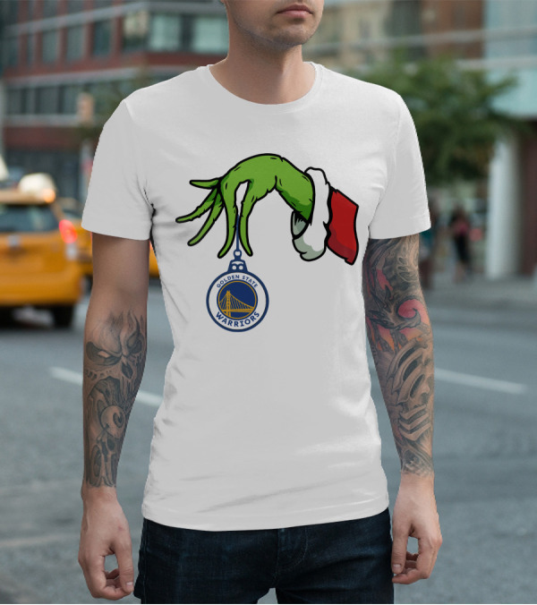 The Grinch Hand Holding Golden State Warriors T-Shirt
