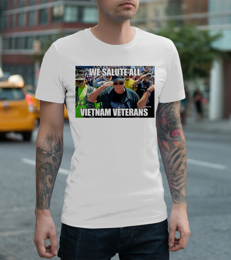 WE SALUTE ALL VIETNAM VETERANS VVA.ORG USA PATRIOTIC HONOR MILITARY TRIBUTE SALUTING SOLDIERS T-Shirt