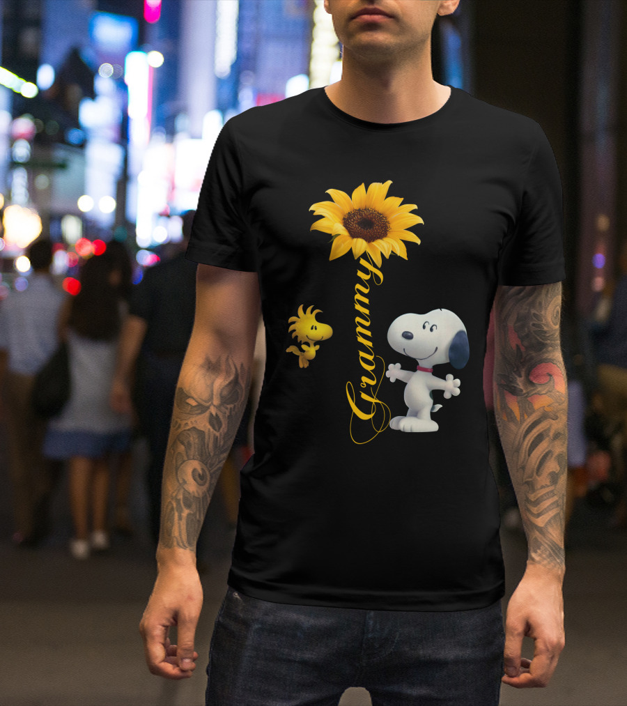 Grammy Peanuts Snoopy And Woodstock With Sunflower T-Shirt