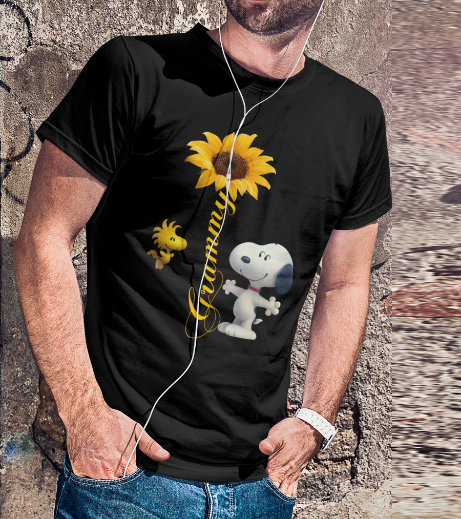 Grammy Peanuts Snoopy And Woodstock With Sunflower T-Shirt