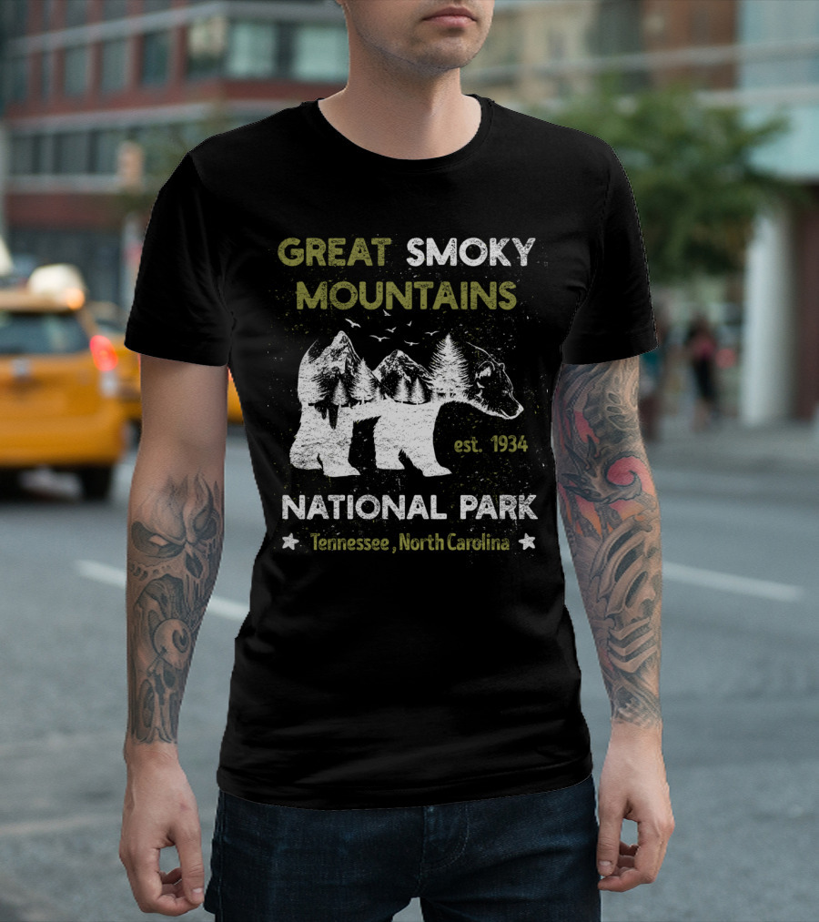 Great Smoky Mountains National Park Est. 1934 Tennessee North Carolina Camping Bear T-Shirt