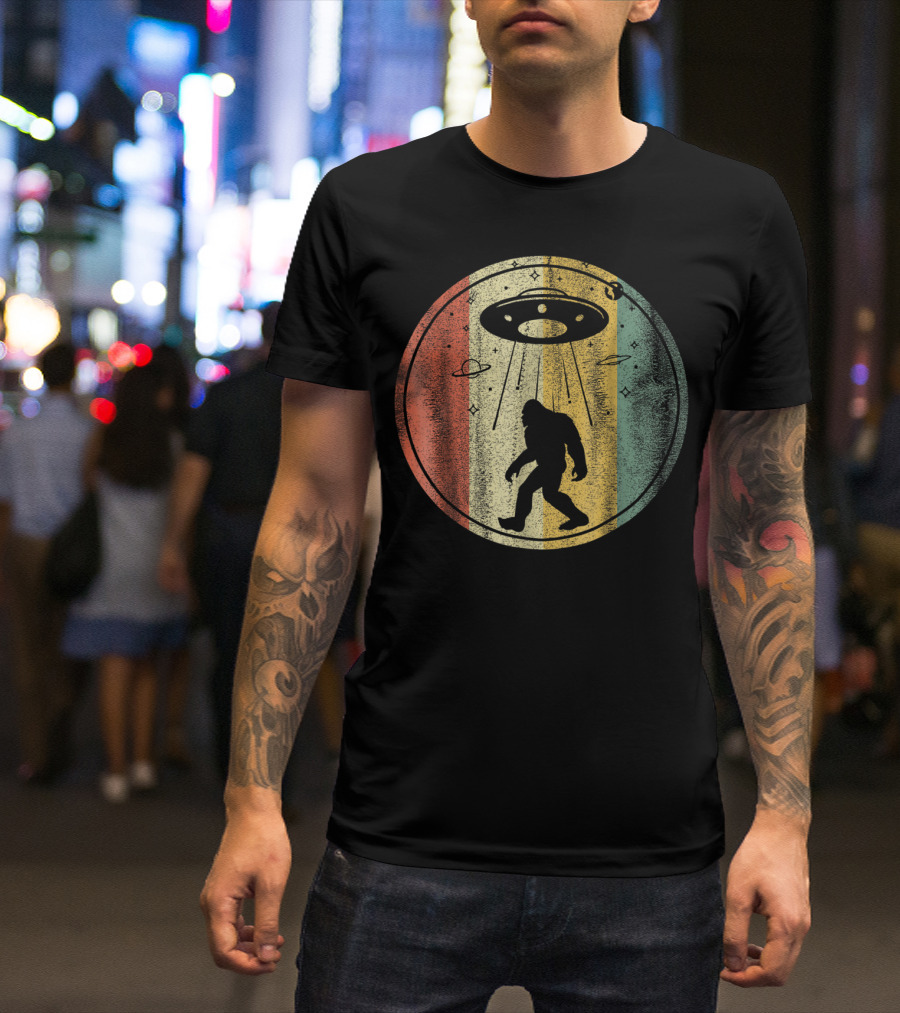 Vintage Classic Bigfoot Sasquatch Alien UFO T-Shirt