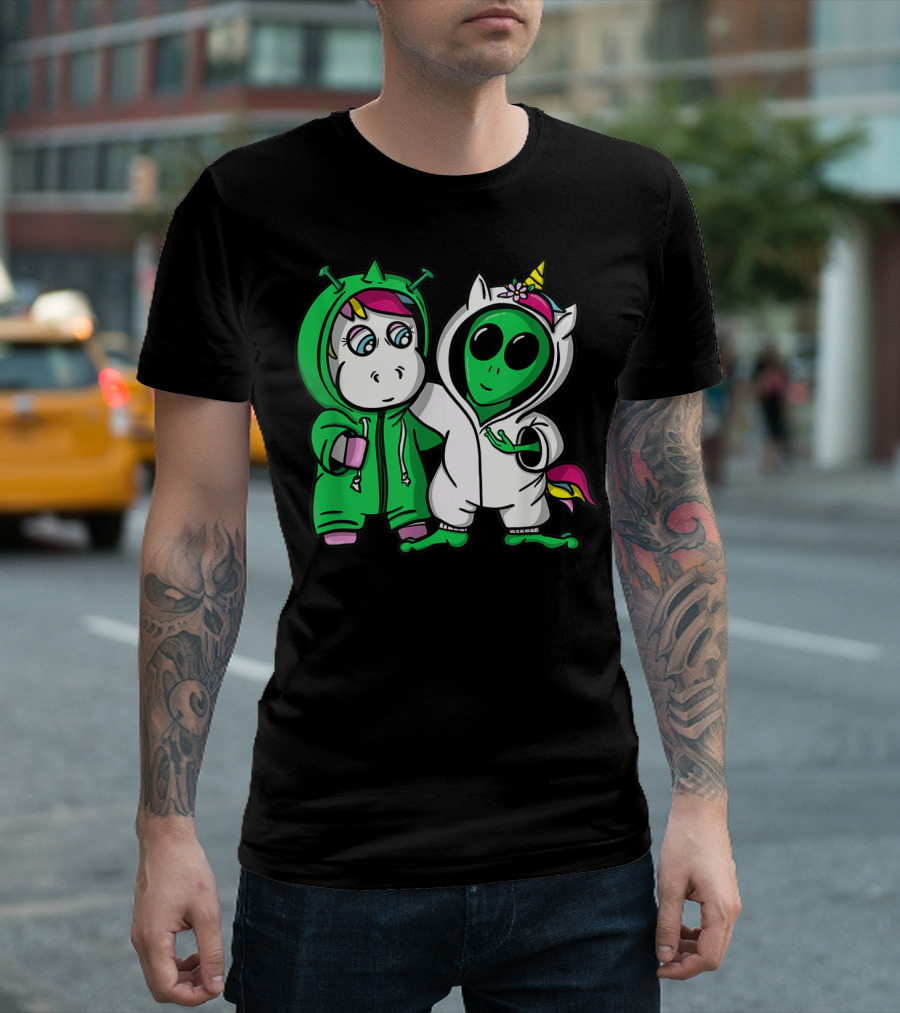 Unicorn Alien Cryptid Creatures Halloween Friends Costume T-Shirt