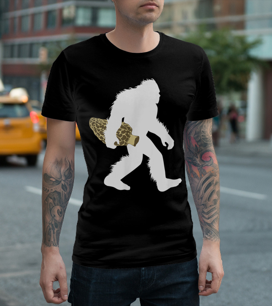 Bigfoot Sasquatch Carrying Morel Mushroom Fungi T-Shirt