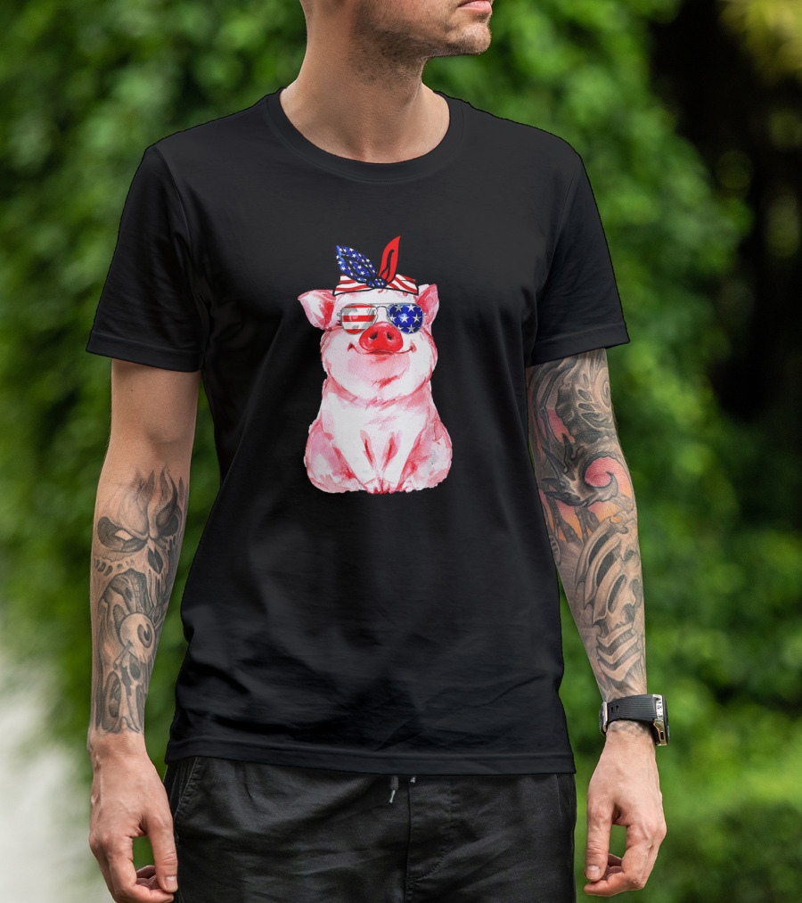 Adorable Patriotic Pig With American Flag Bandana And Sunglasses T-Shirt