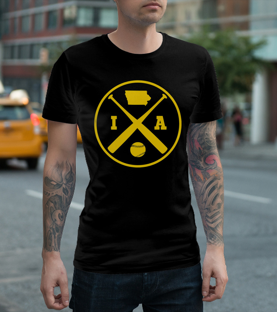 IA State Outline Crossed Baseball Bats Iowa Map Vintage Baseball T-Shirt