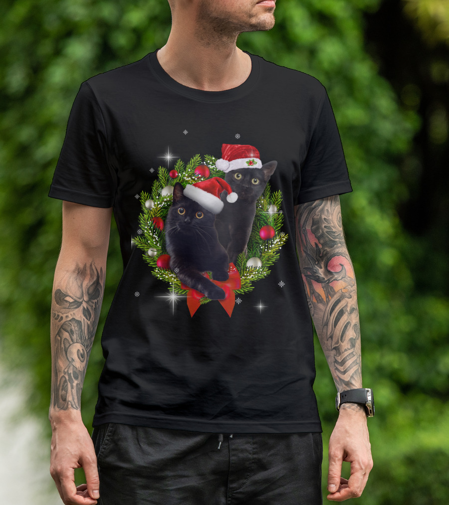 Christmas Cats With Santa Hats In Holiday Wreath T-Shirt