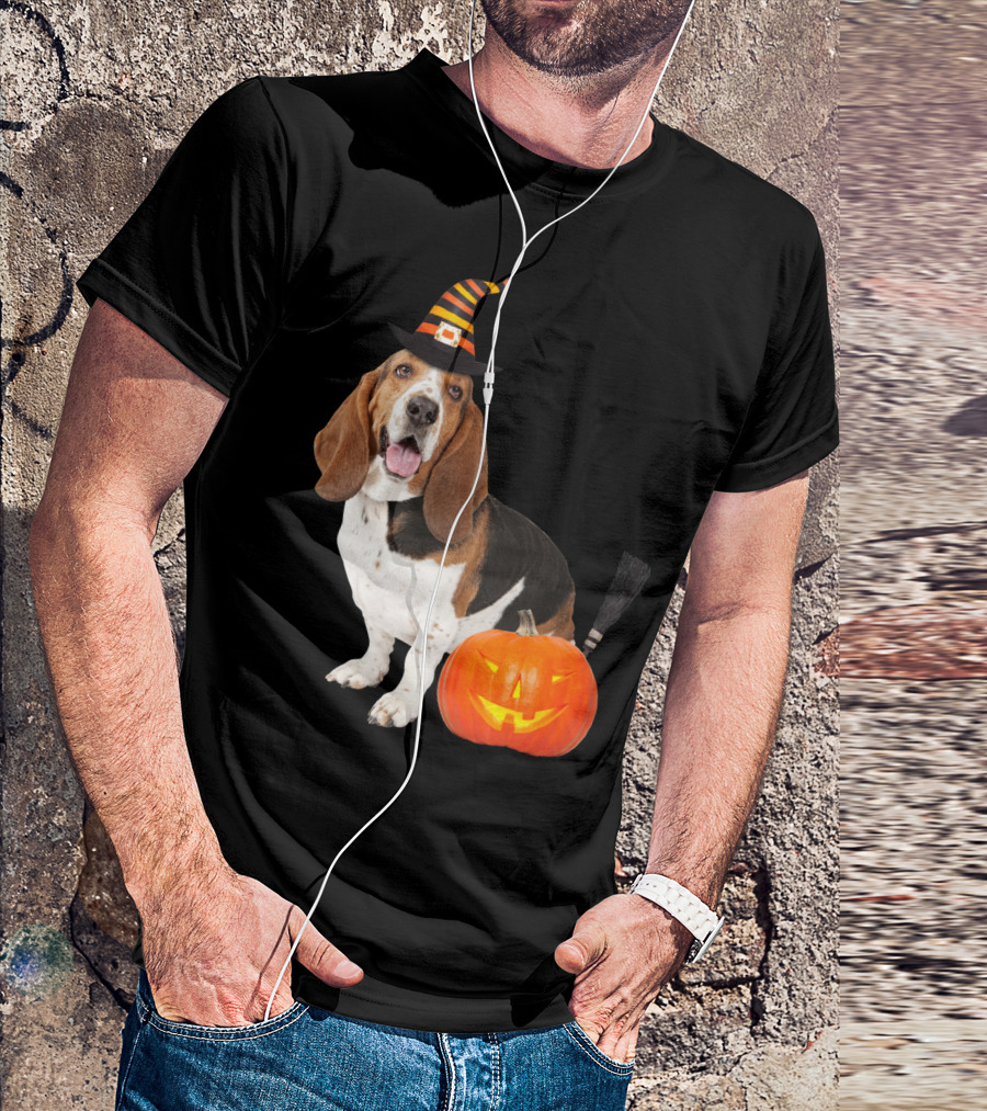 Basset Hound Witch Hat With Jack-O'-Lantern Halloween Dog T-Shirt