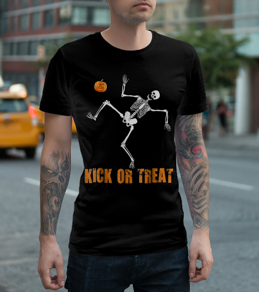 Kick Or Treat Skeleton Soccer Halloween Pumpkin T-Shirt