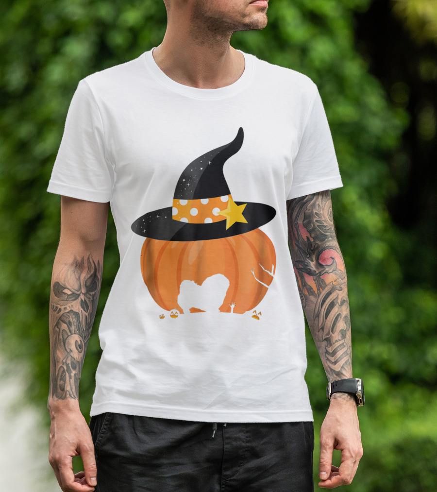 Pekingese Dog In Pumpkin Witch Hat Halloween T-Shirt