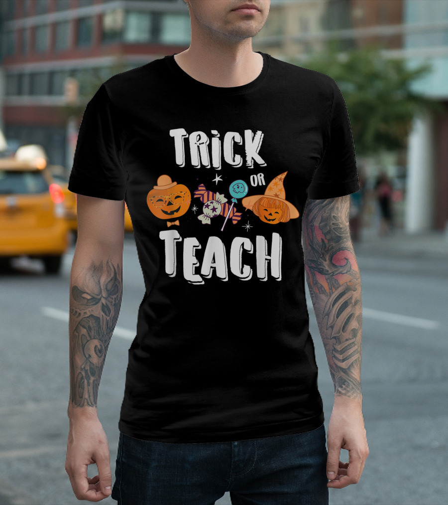 Trick Or Teach Halloween Teacher Pumpkins Candy Witch Hat T-Shirt