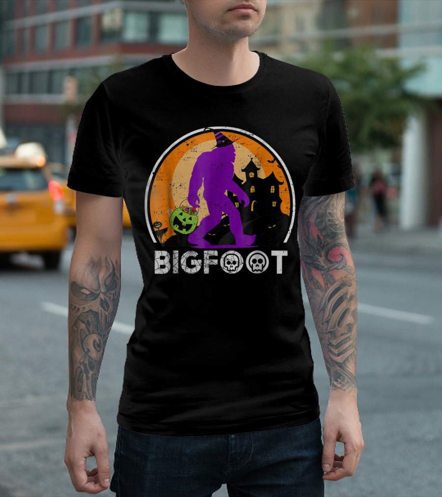 Bigfoot Halloween Trick Or Treating With Haunted House And Pumpkin Basket T-Shirt
