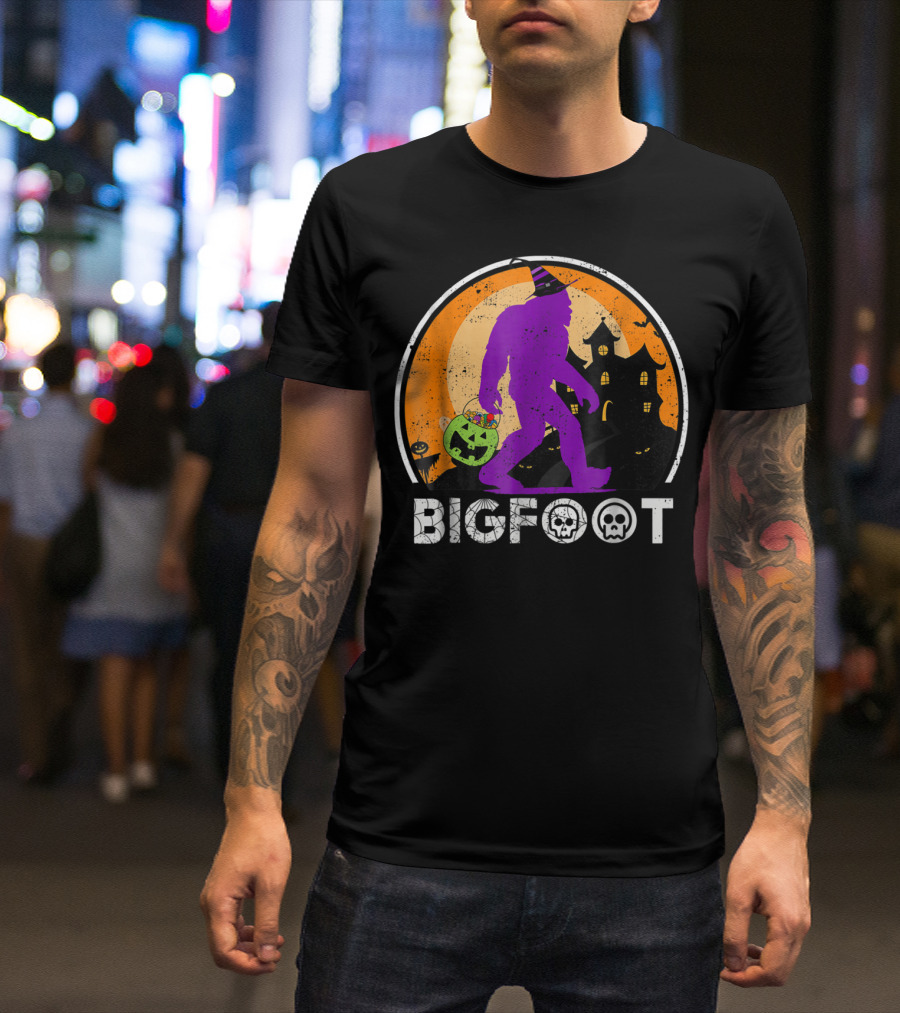 Bigfoot Halloween Trick Or Treating With Haunted House And Pumpkin Basket T-Shirt