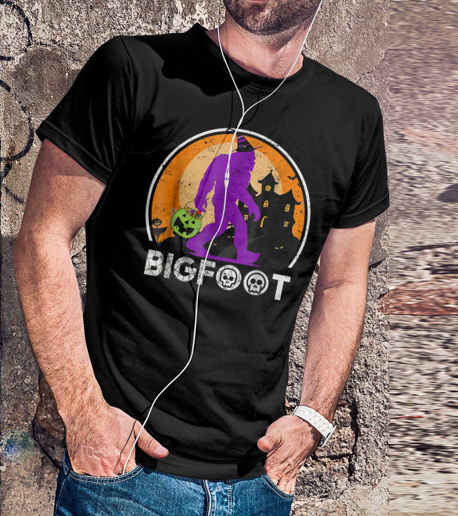 Bigfoot Halloween Trick Or Treating With Haunted House And Pumpkin Basket T-Shirt