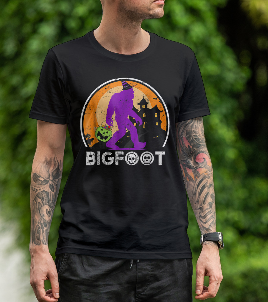 Bigfoot Halloween Trick Or Treating With Haunted House And Pumpkin Basket T-Shirt