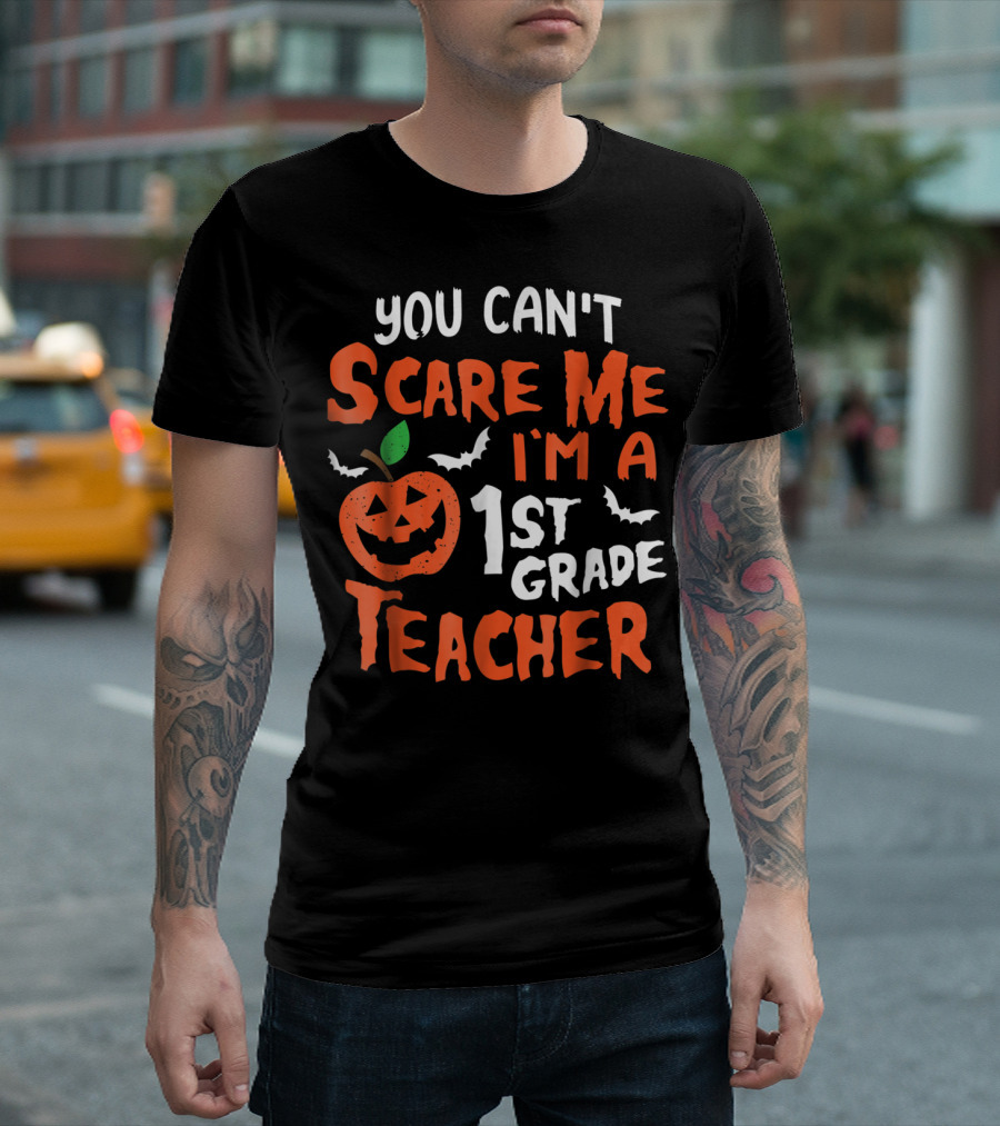 You Can't Scare Me I'm A 1st Grade Teacher Halloween Pumpkin And Bats T-Shirt