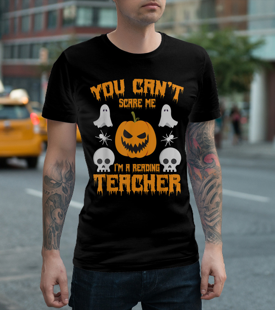 You Can't Scare Me I'm A Reading Teacher Halloween Pumpkin Ghosts And Skulls T-Shirt