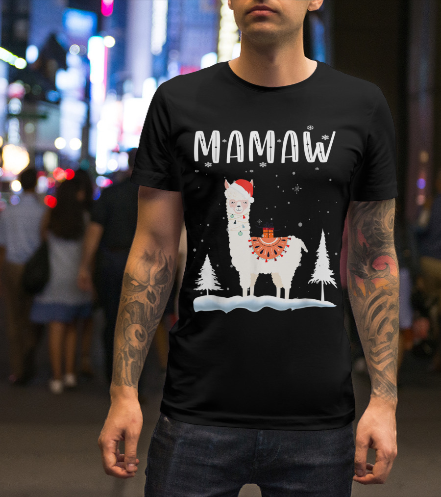 Mamaw Llama Christmas Santa Hat Snowflakes Winter Scene T-Shirt