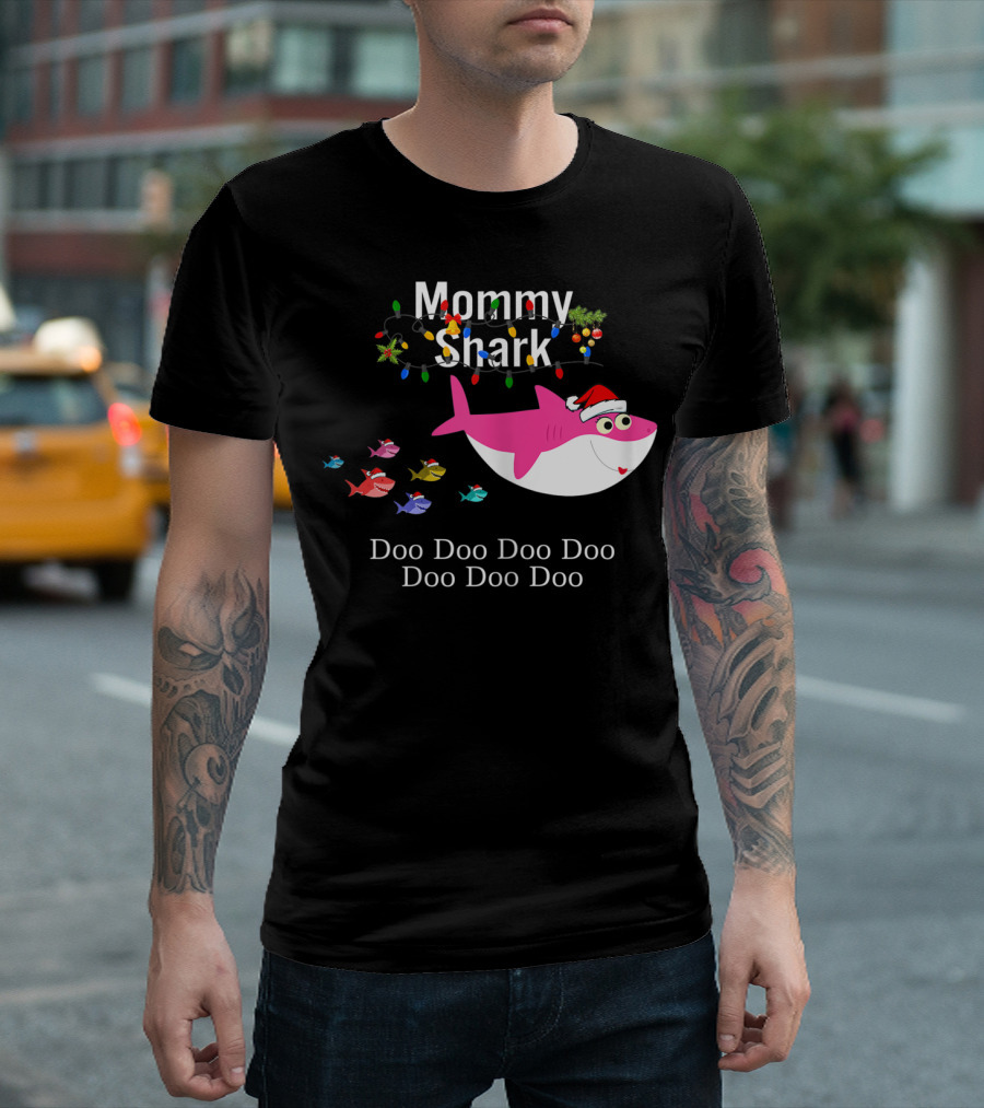 Christmas Mommy Shark Santa Hat Lights Doo Doo Doo T-Shirt