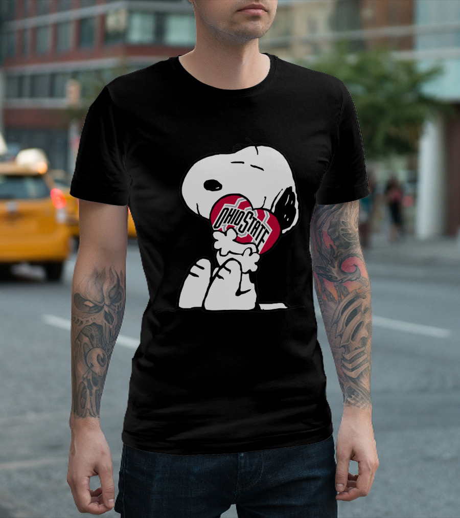Snoopy Holding Ohio State Buckeyes Heart T-Shirt