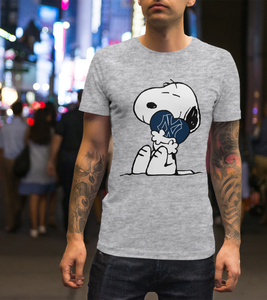 Snoopy Hugging New York Yankees Iconic Baseball Symbol T-Shirt