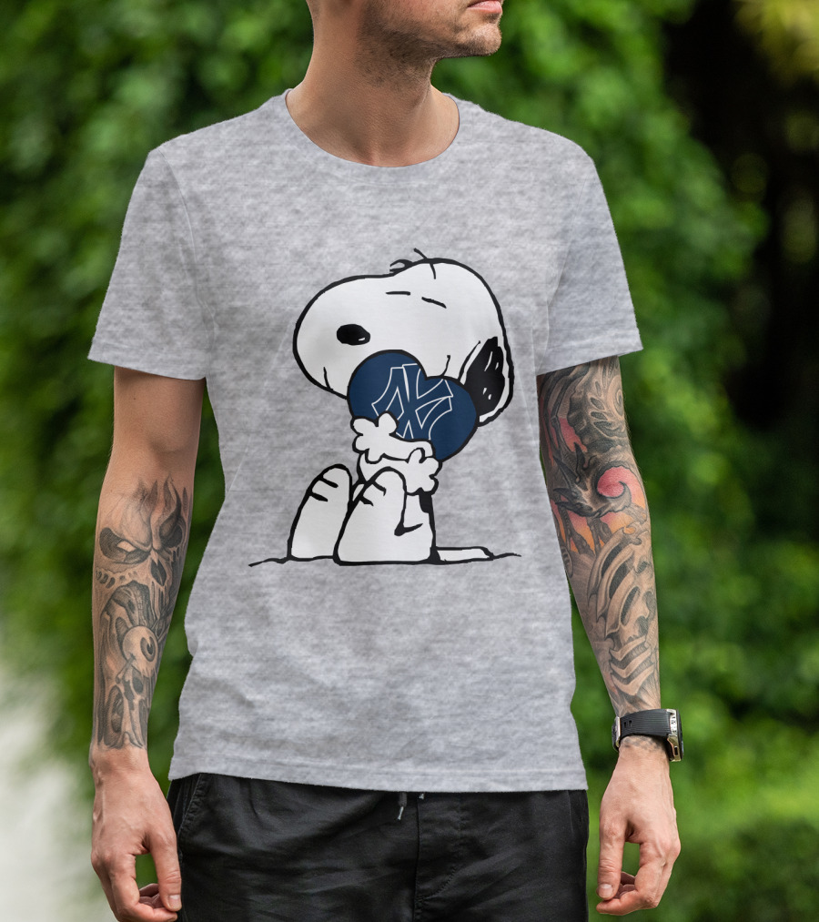 Snoopy Hugging New York Yankees Iconic Baseball Symbol T-Shirt