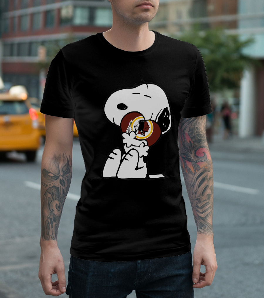 Snoopy Hugging Washington Redskins Football T-Shirt