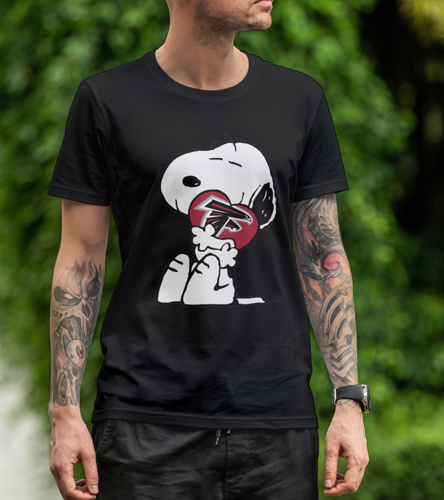 Snoopy Hugging Heart With Atlanta Falcons T-Shirt
