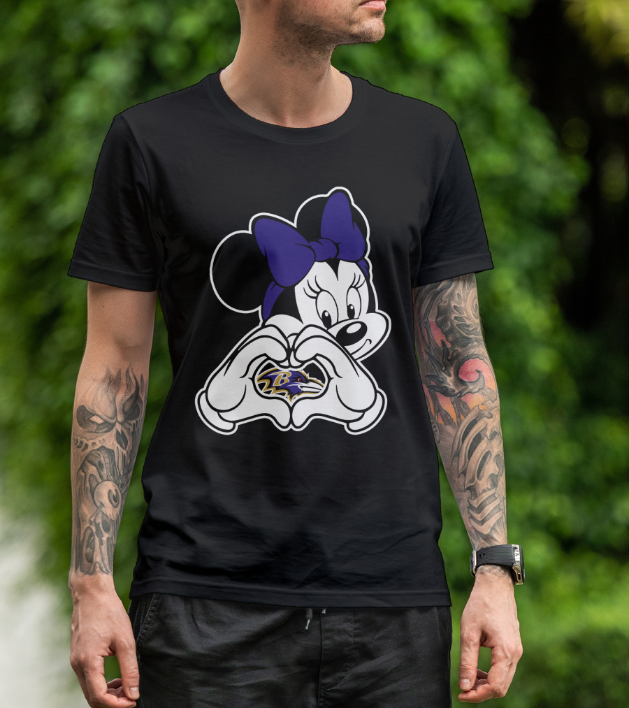 Minnie Mouse Heart Hands Baltimore Ravens T-Shirt