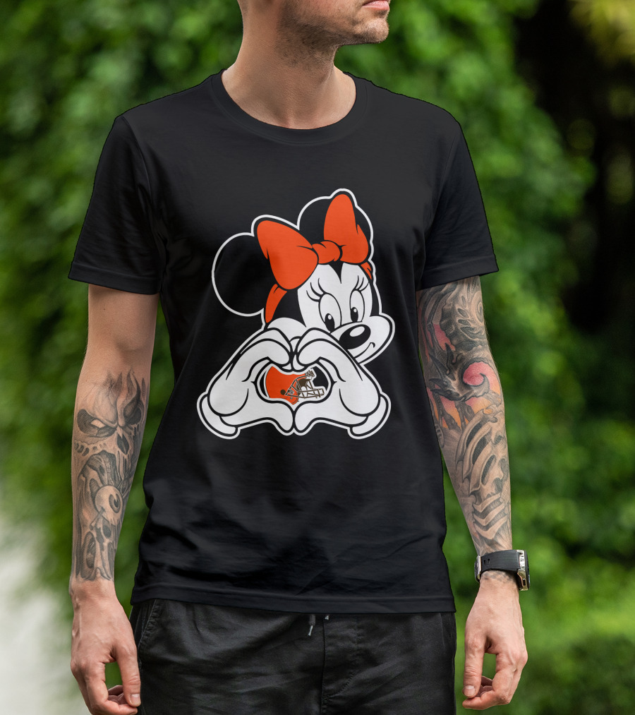 Cleveland Browns Minnie Mouse Heart Hands Football Helmet T-Shirt