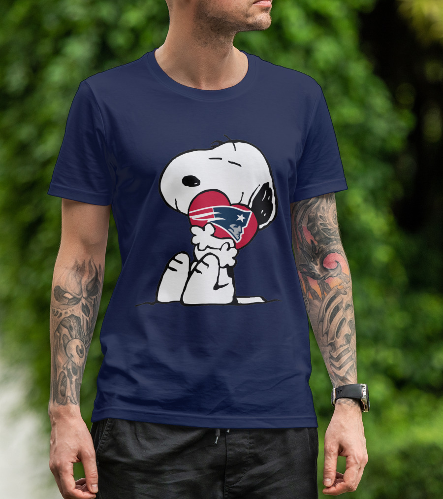 Snoopy Hugging New England Patriots Heart With Team T-Shirt