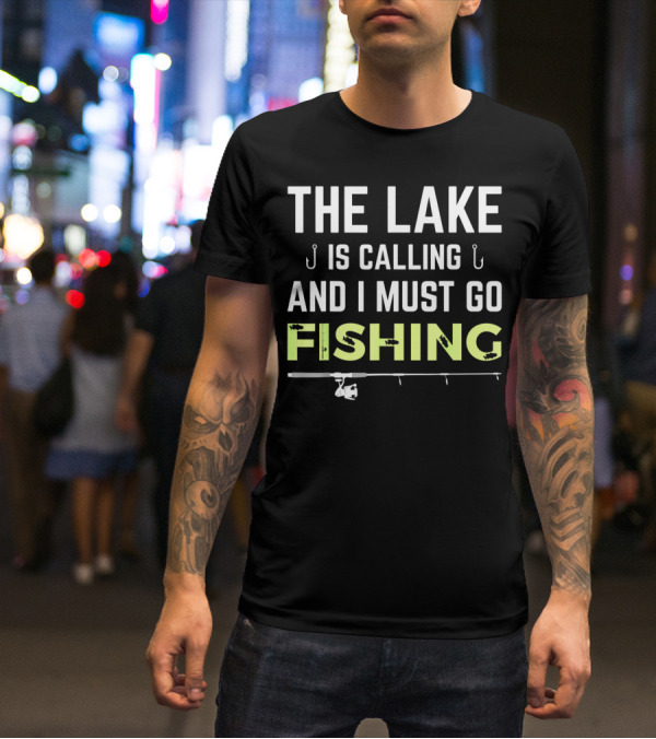 THE LAKE IS CALLING AND I MUST GO FISHING ROD HOOKS T-Shirt